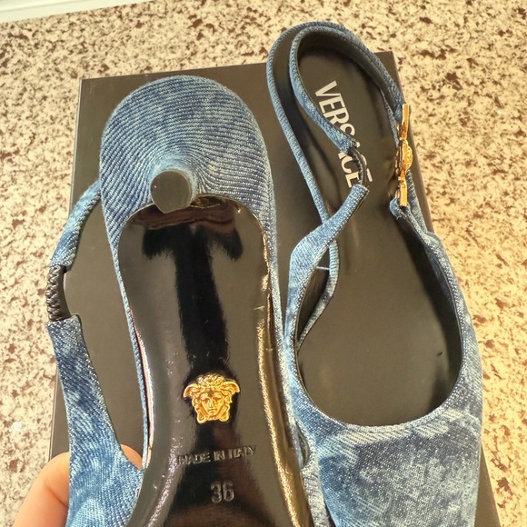 VERSACE Barocco denim slingback pumps - Picture 7 of 8